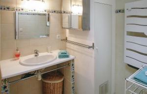 Maisons de vacances 4 Bedroom Gorgeous Home In Montpeyroux : photos des chambres