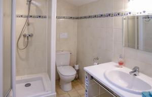 Maisons de vacances 4 Bedroom Gorgeous Home In Montpeyroux : photos des chambres