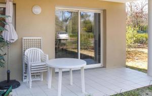 Appartements Gorgeous Apartment In Soulac-sur-mer With Kitchen : photos des chambres