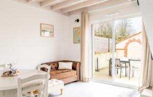 Maisons de vacances Nice Home In Saint-viaud With Kitchen : photos des chambres