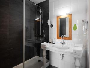 Budget Rooms by Ghent River