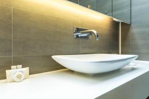 Wave Break Apartment