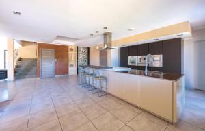 Lovely Home In Arles With Wifi