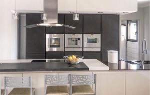 Lovely Home In Arles With Wifi