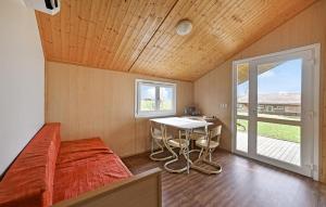 2 Bedroom Stunning Home In Barjac