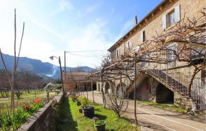 Maisons de vacances Beautiful Home In Les Salelles With Wifi : photos des chambres