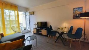 Palais Carnot central apartment with balcony and A C