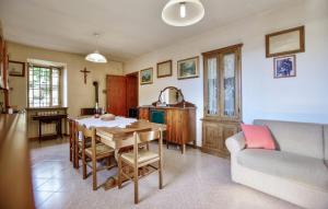 Cozy Home In Metato With Kitchen