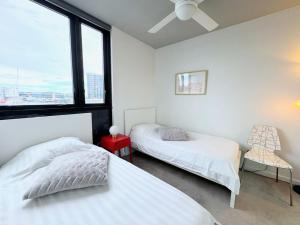 Modern Homely 2BR APT w Parking Bowen Hills