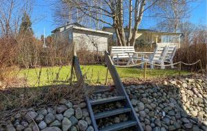 2 Bedroom Cozy Home In Farhult