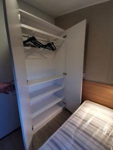 Stacaravan op 5 Sterren Vakantiepark De Kuilart Friesland aan het Meer met Zwembad 5P 116