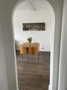 Bright One -Bed for 4 - Abeville Village