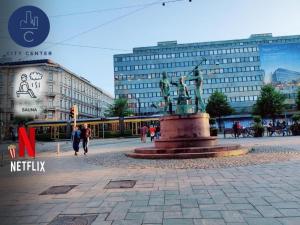 TwoSteps from Helsinki Railway Stationシ