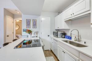 Cozy Angel Fire Condo - Walk to Ski Lift!