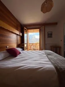 Hôtel Restaurant La Pendine - 拉尔让蒂埃拉贝塞埃