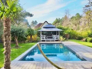Villa avec piscine au coeur de la forêt - لي توكيوت باريس بلاج