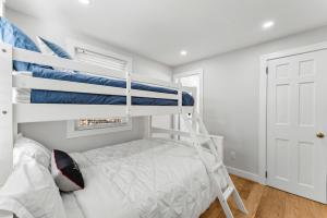 Family Getaway Walkable to Town