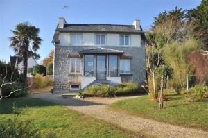 Belle villa 4 étoiles avec jardin, WIFI à 600m de la plage à TREGASTEL - Ref 137