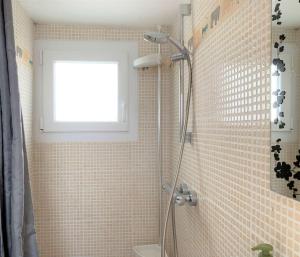 Maisonnette bretonne 100m de la mer avec jardin à TREGASTEL - Réf 18