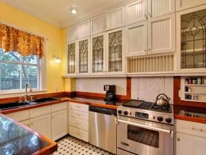 Washington Square Manor