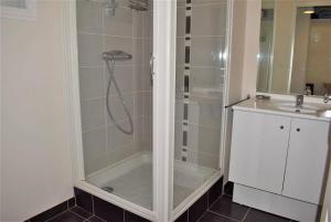 Appartements Appartement 3 etoiles avec vue sur mer au 3eme et dernier etage a TREGASTEL - Ref 25 : photos des chambres