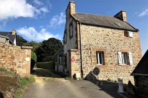 Maison à 50m du port dans superbe environnement à PLOUMANACH - PERROS-GUIREC Réf - 324