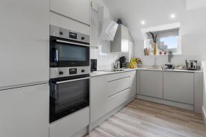 Sea views, Beachbreeze, Pet friendly, Private parking