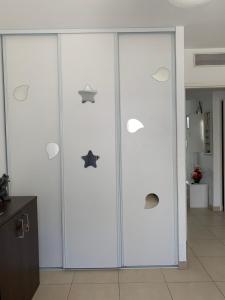 Appartements 3p, grd terrasse, jardin, centre-ville, 150m de la mer : photos des chambres