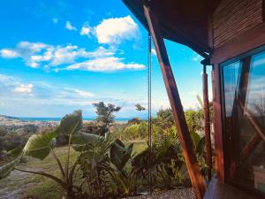 BooHouse - A Wild Cabin in Colombia