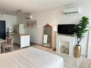 The Gilded Studio Petaling Jaya with city view