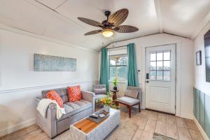 Cozy Decatur Cabin with Views about 1 Mi to Riverfront!