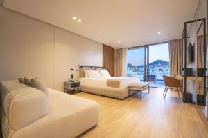 ALYACHT Premium Hotel