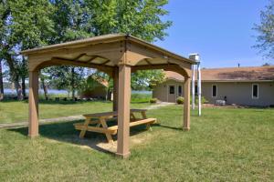 Minnesota Lake Home Resort Studio-Style Cottage