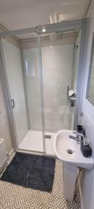 Two Bedroom Lodge & Hotel Rooms In The Country - Restaurant Bar Onsite