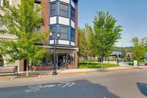 1 Mi to Falls View Park Convenient Cohoes Retreat