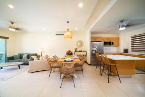 Condo Casa Blanca 6 - modern 2BR,2BA near to Beach & Town