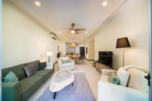 Condo Casa Blanca 6 - modern 2BR,2BA near to Beach & Town