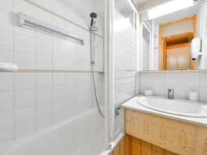 Appartement rénové proche piste avec parking à Courchevel - FR-1-514-48