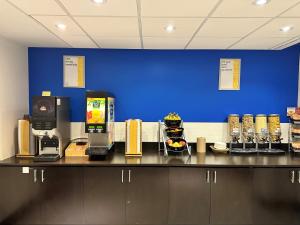 Days Inn & Suites by Wyndham North Bay Downtown