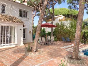 Marbella White Home, Calahonda, by Sol Maestranza