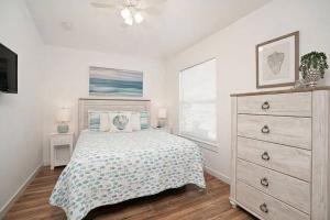 Sunset & Sand Retreat: Heated Pool - Near Shore