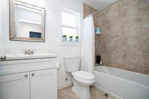 Sunset & Sand Retreat: Heated Pool - Near Shore