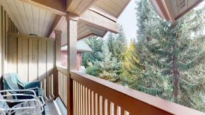 2BR in Symphony, Whistler Village, Complex Hot Tub, Gas Fireplace, Parking, Gondola Shuttle