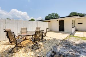 Cozy Fort Walton Beach Escape with Private Patio!