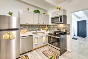 Cozy Fort Walton Beach Escape with Private Patio!