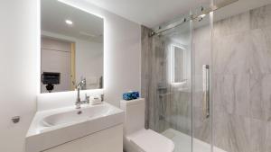 1BR and Sofabed at Whistler on the Lake, Lakefront, Serene Setting, Wood Burning Fireplace