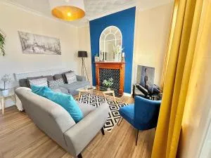 Summer Lane House-3 Bedrooms-Close to M1-Longer Stay-Free Parking - Notton