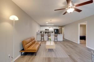 5 Mi to Razorback Greenway Cozy Fayetteville Home