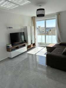 Bright 2 Bedroom flat in Sliema!