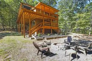 Camp Dancing Bears - Wifi, Riverfront, Pet Friendly, Fire Pit, Grill, Deck, Fishing, Games, Fireplace, King Bed - Capon Bridge